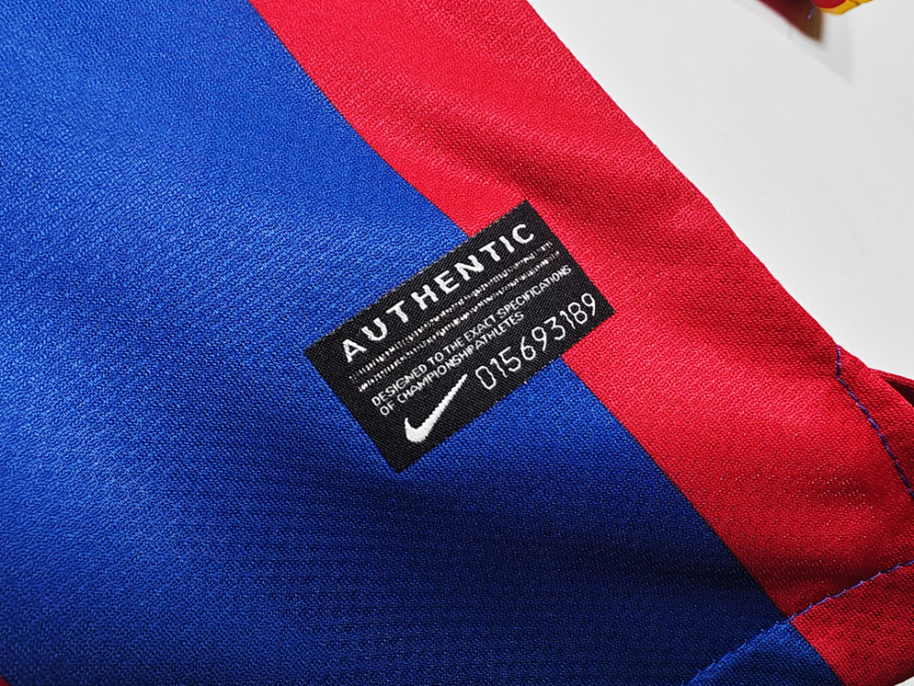 2010/11 season  Barcelona home Long sleeved retro Fan version