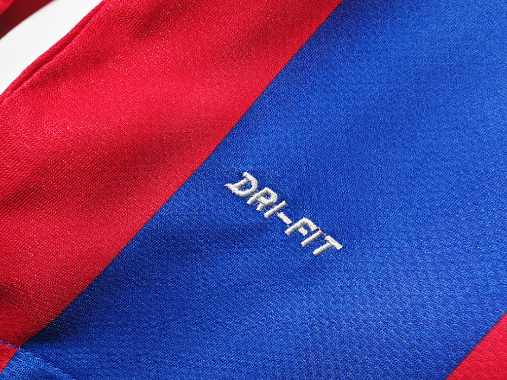 2010/11 season  Barcelona home Long sleeved retro Fan version