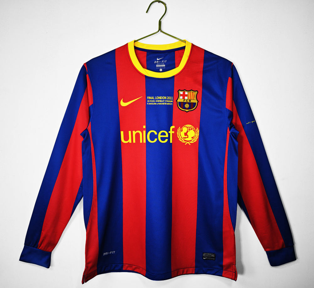 2010/11 season  Barcelona UEFA Champions League Long sleeved retro Fan version
