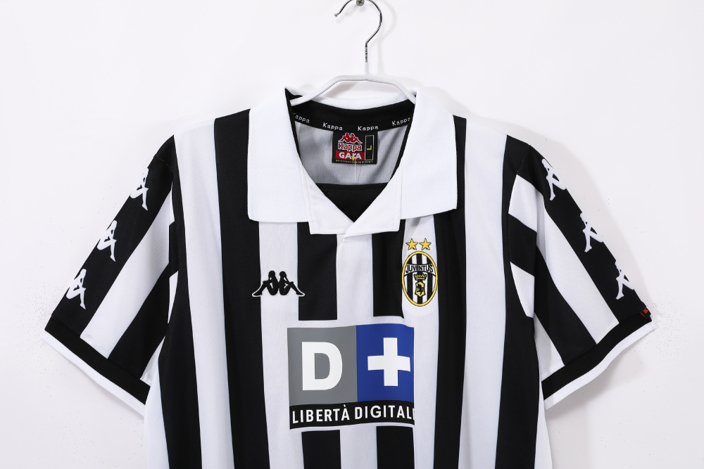 1999/00 season Juventus home retro