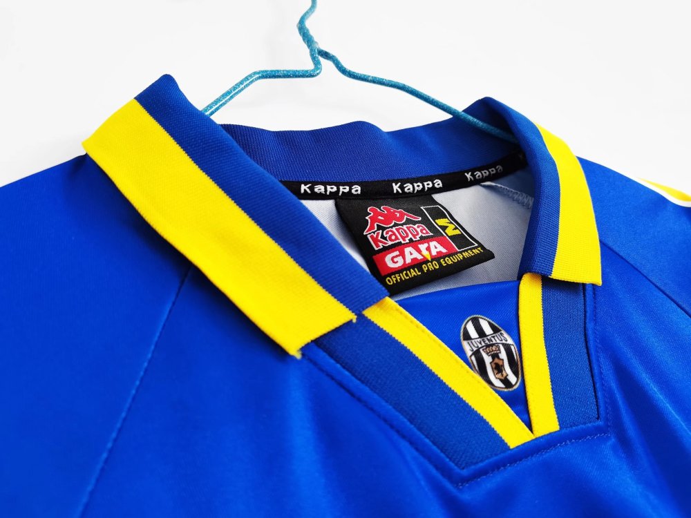 1995/96 season Juventus away retro