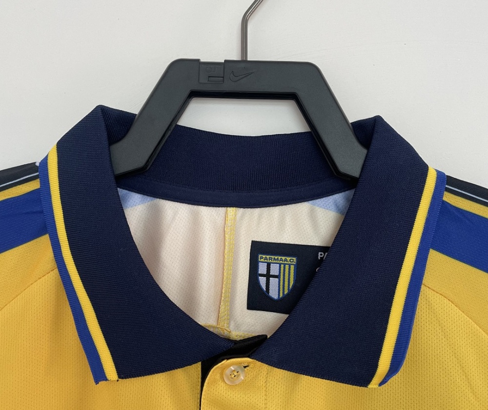 1999/00 Season Parma home Retro