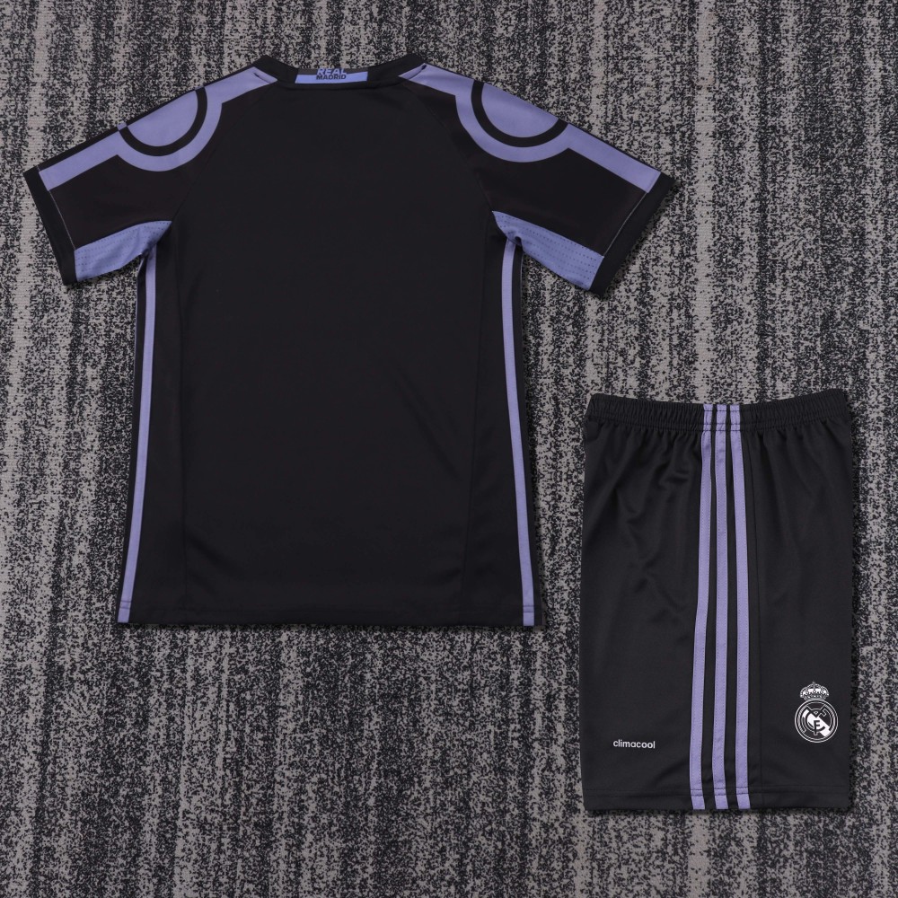 1617 season Real Madrid third kids away