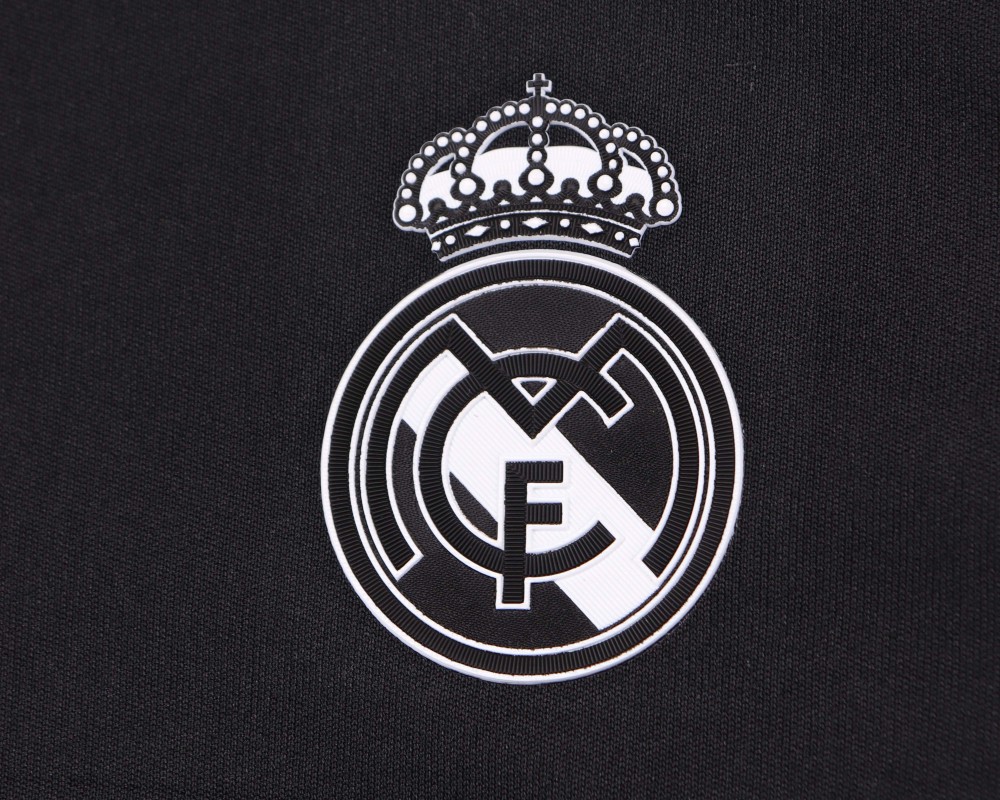 1617 season Real Madrid third kids away