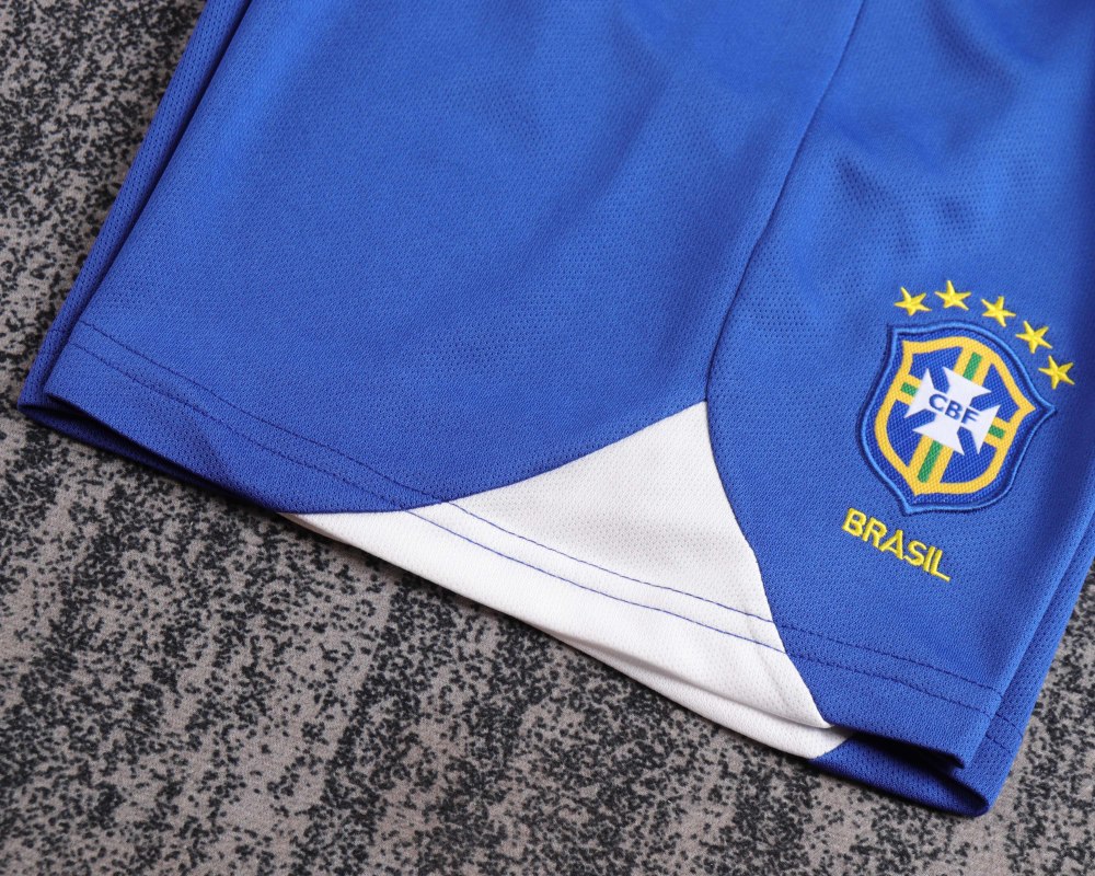 2004 season Brazil kids home