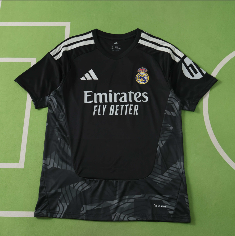 2627 season Real Madrid CF goalkeeper Fan version
