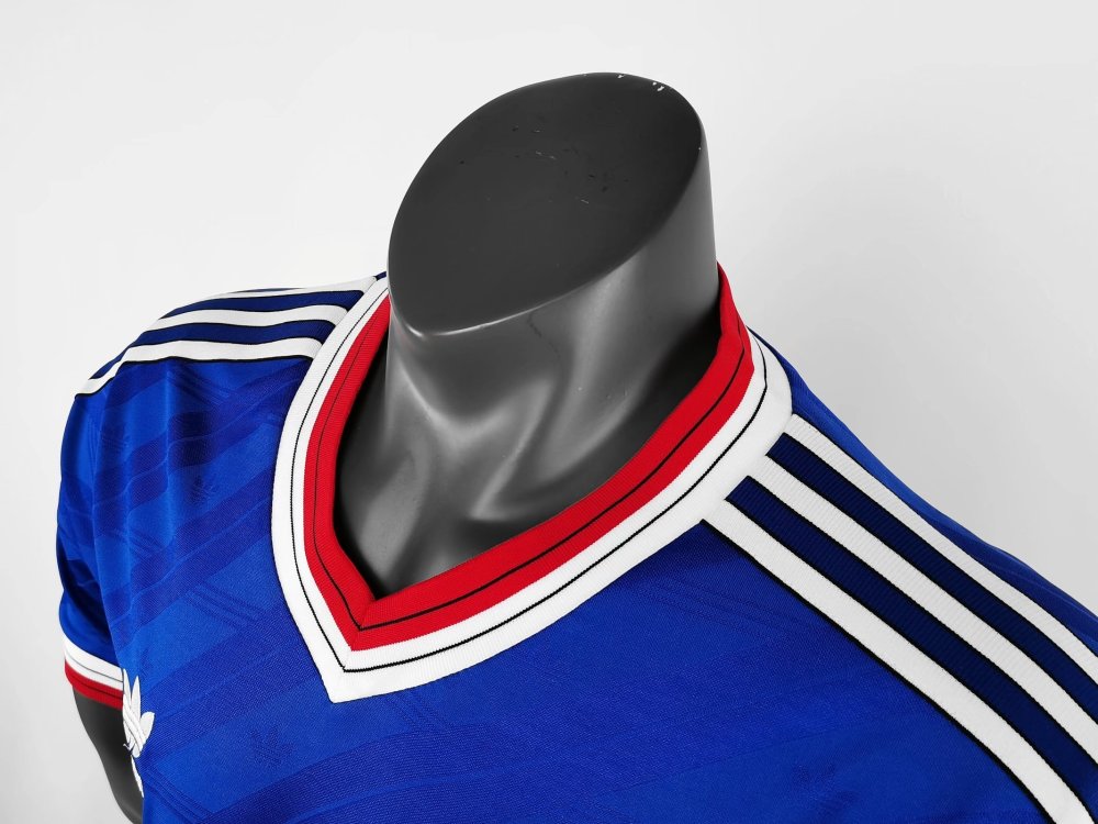 8688 season Manchester United third Retro