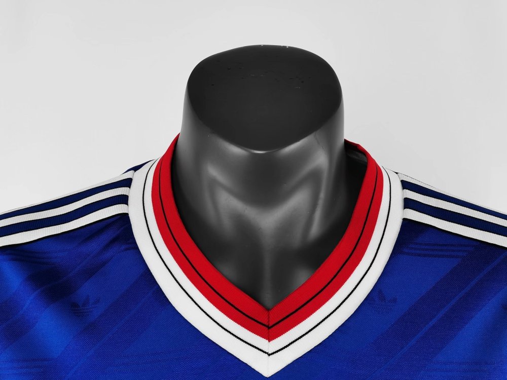 8688 season Manchester United third Retro
