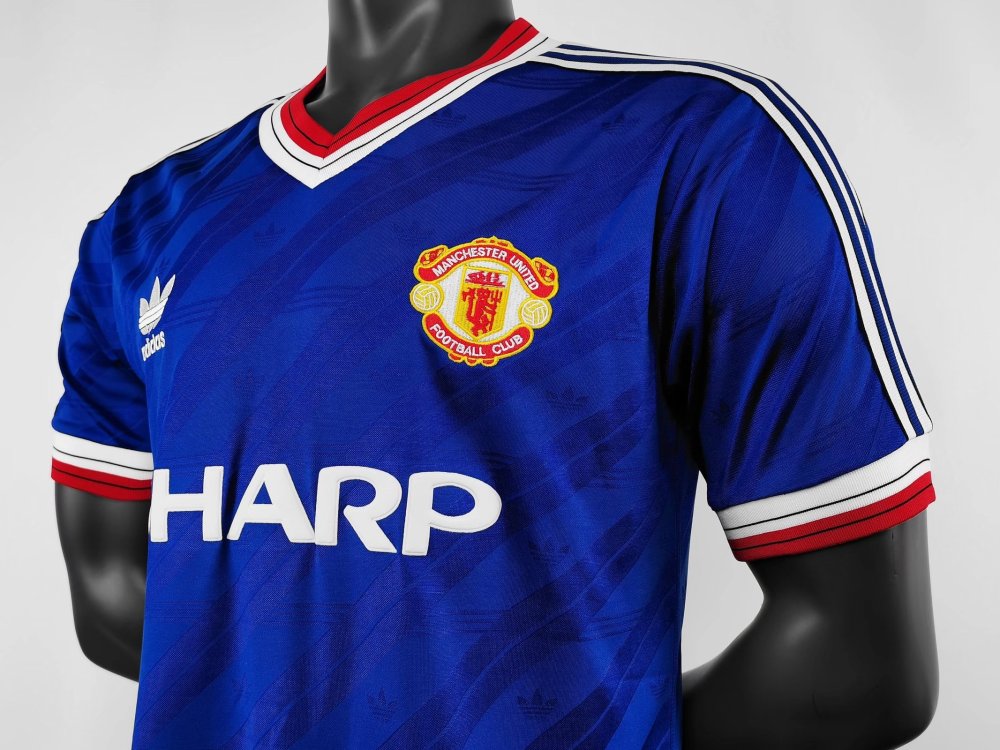 8688 season Manchester United third Retro