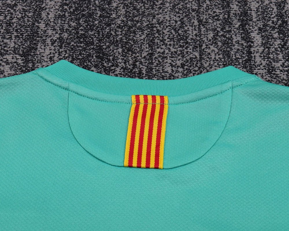 1011 season Barcelona kids away
