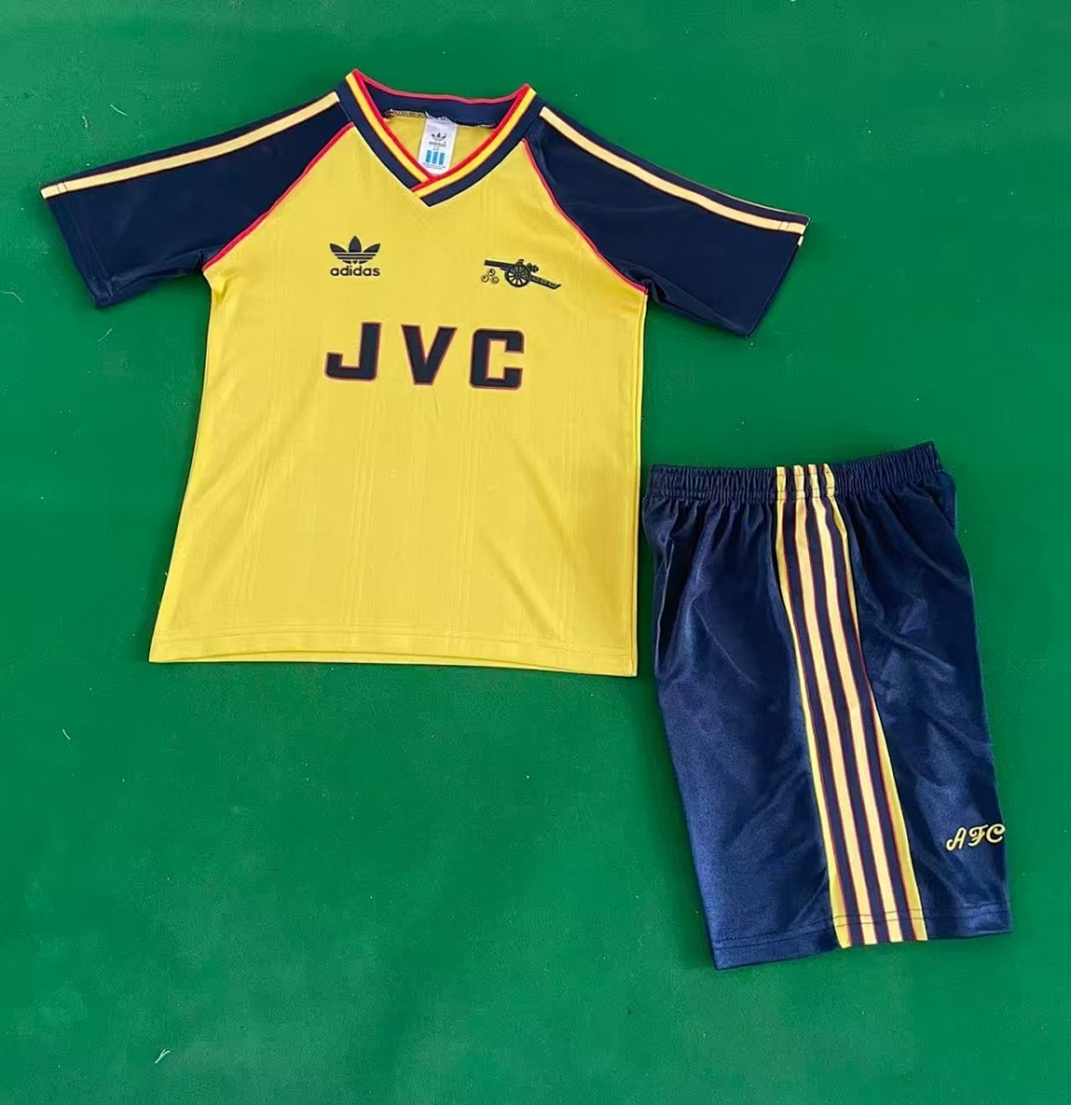 8890 season Arsenal kids away