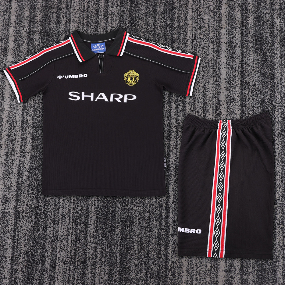 9899 season Manchester United kids away