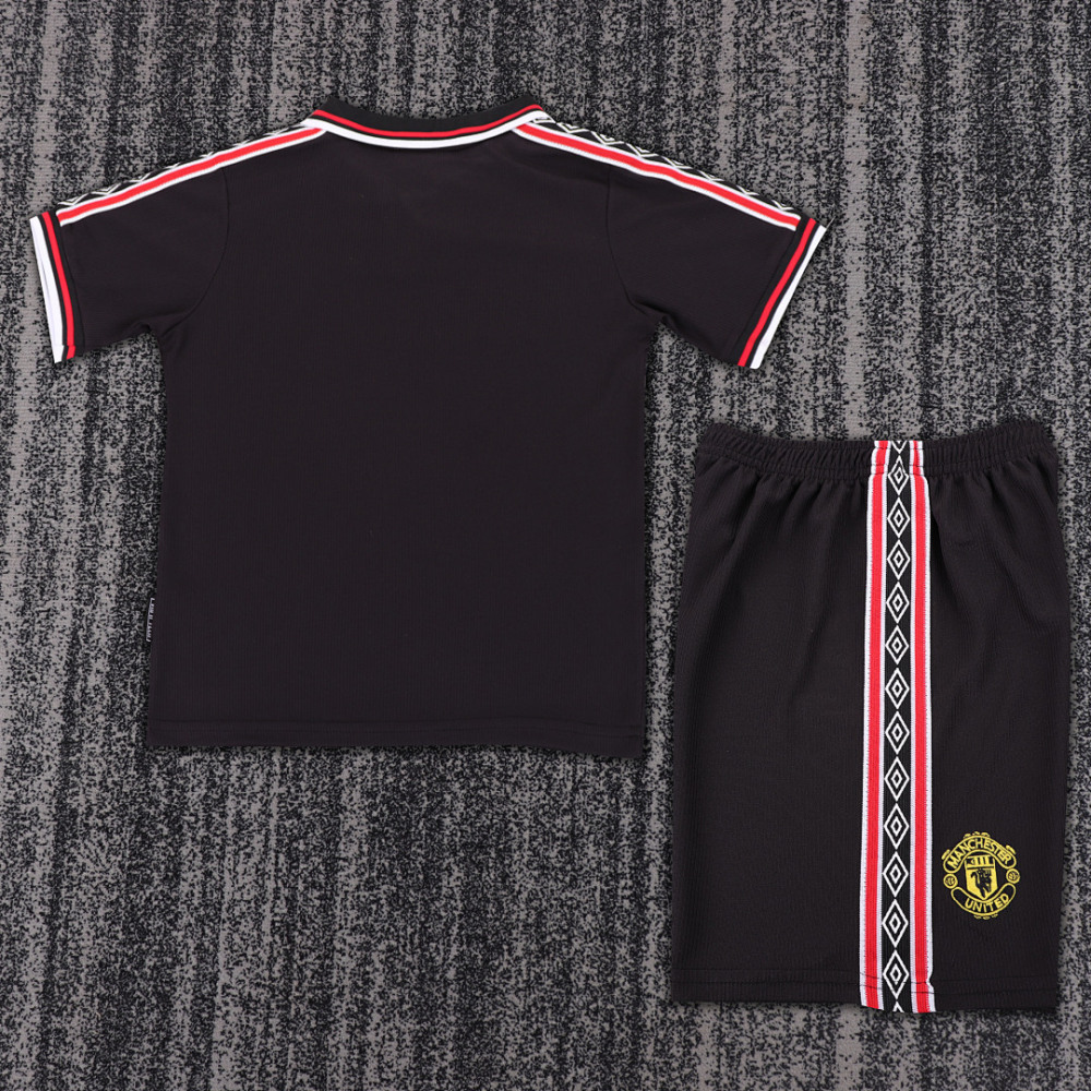 9899 season Manchester United kids away