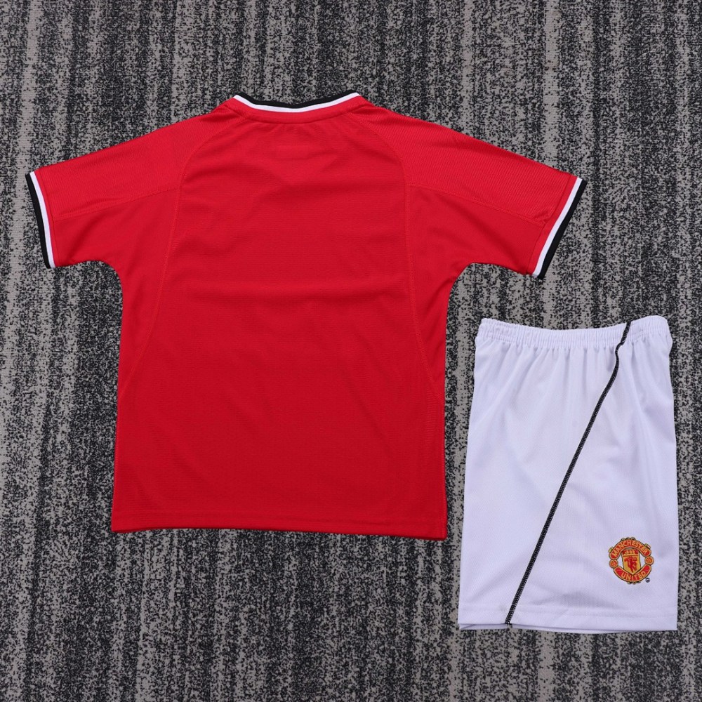 0002 season Manchester United kids home