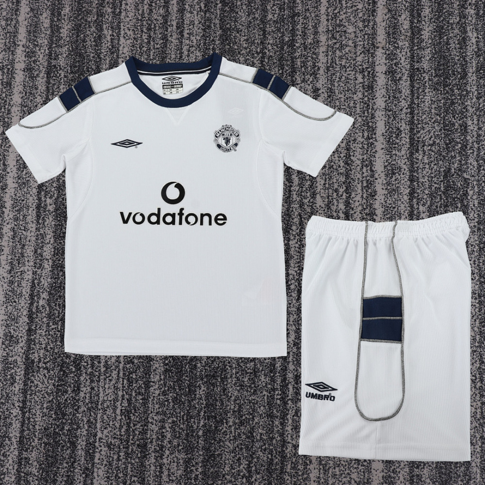 0001 season Manchester United kids away