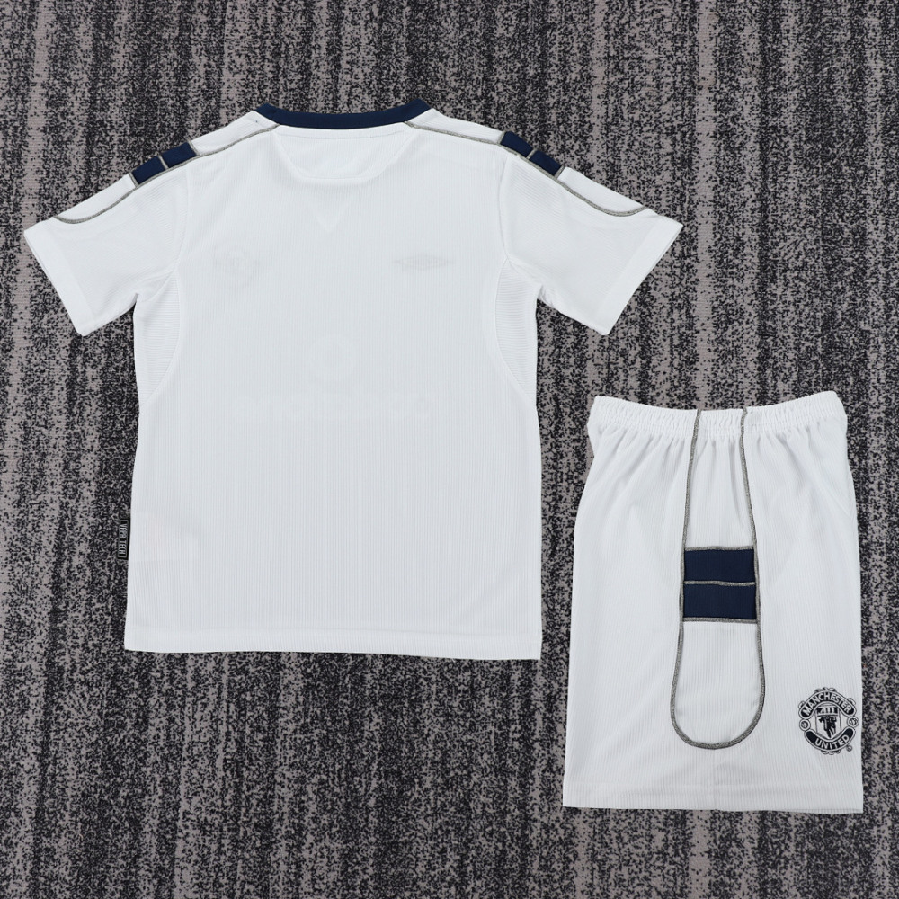 0001 season Manchester United kids away