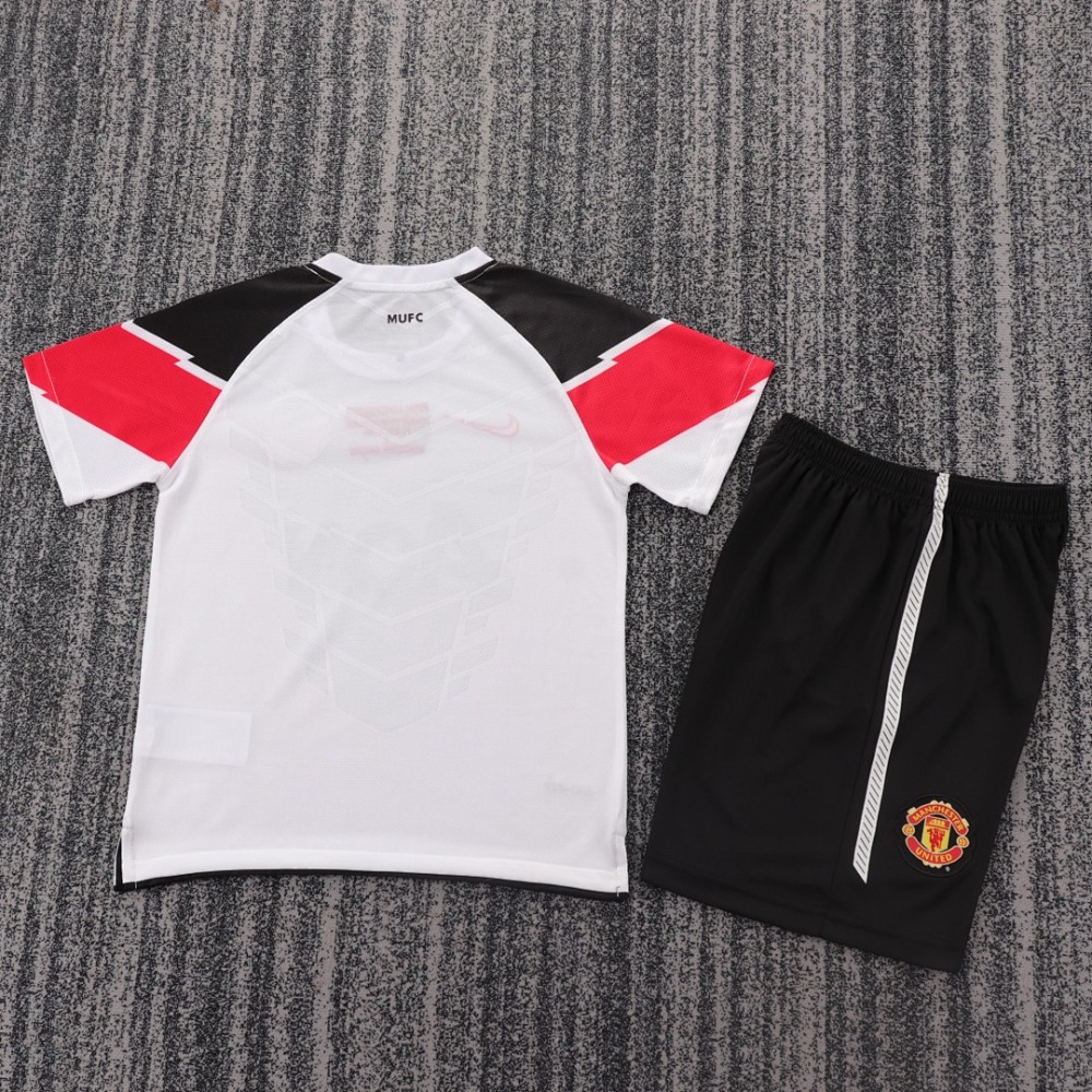 1112 season Manchester United kids Champions League version