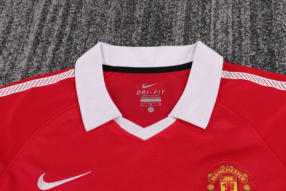 1011 season Manchester United kids home