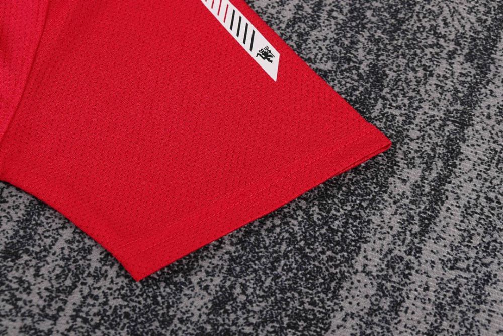 1011 season Manchester United kids home