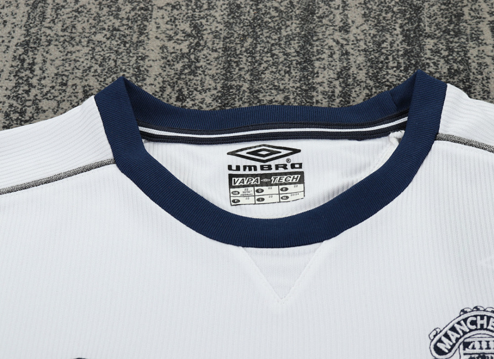 0001 season Manchester United kids away
