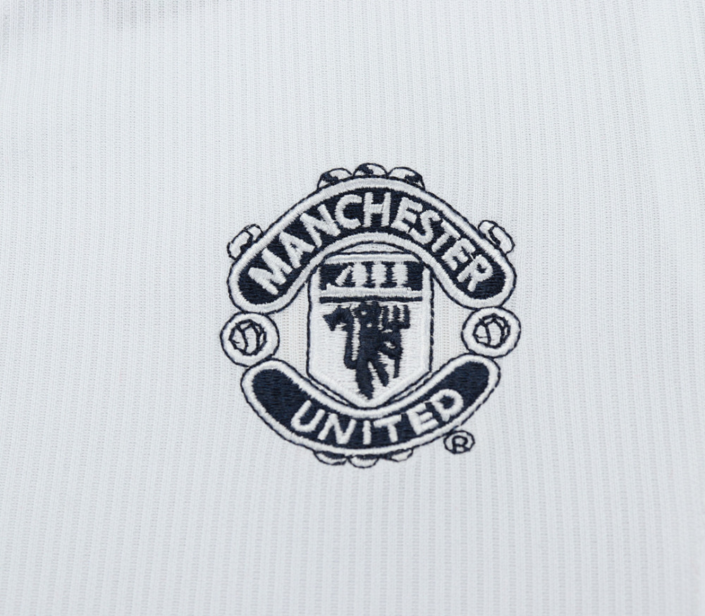 0001 season Manchester United kids away