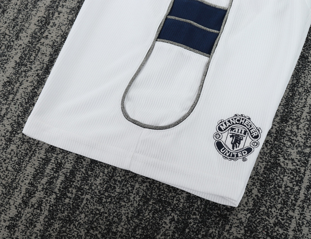 0001 season Manchester United kids away