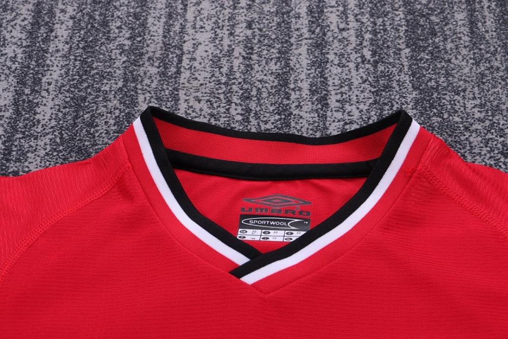 0002 season Manchester United kids home