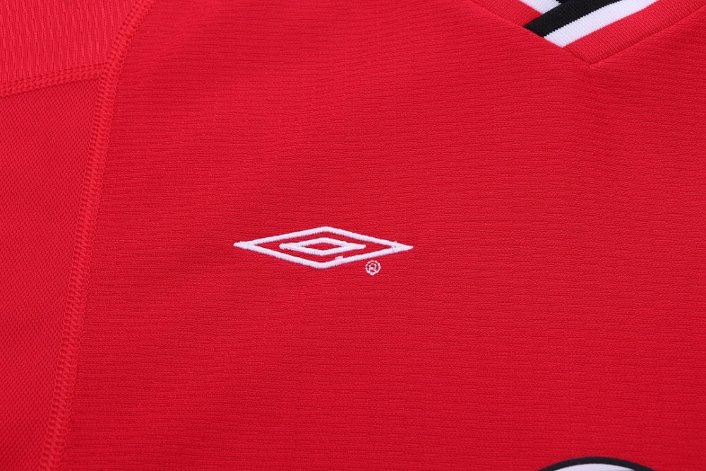 0002 season Manchester United kids home