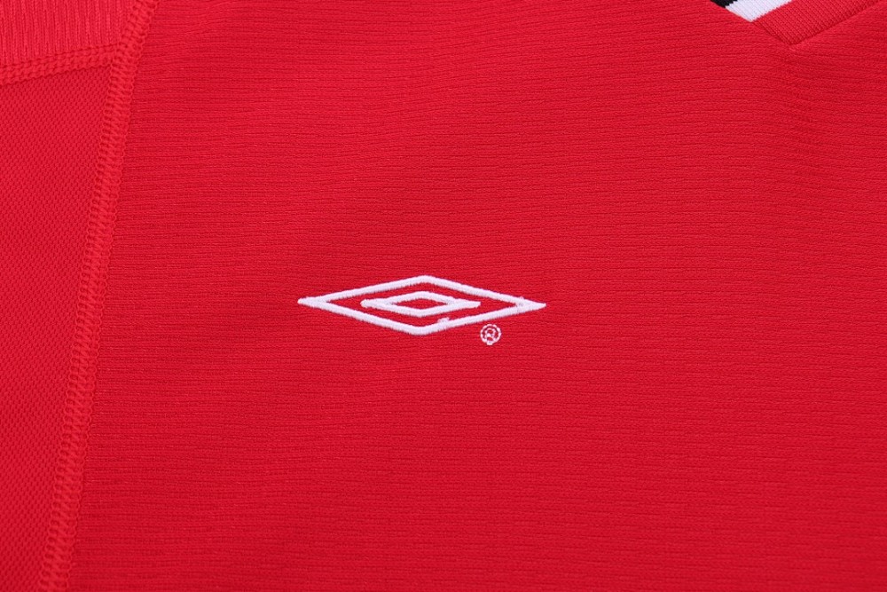 0002 season Manchester United kids home