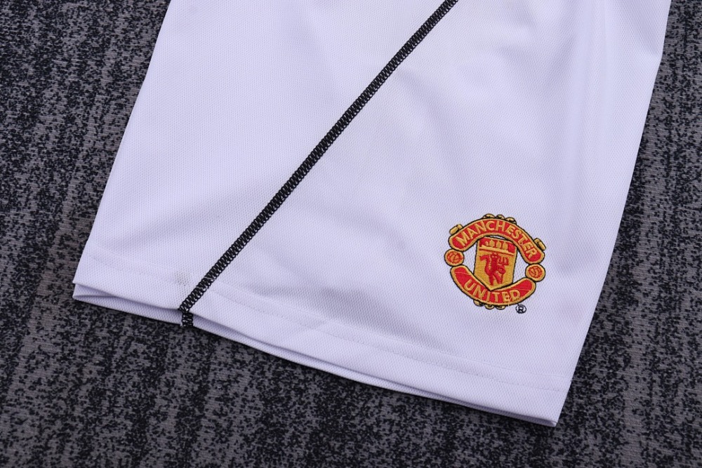 0002 season Manchester United kids home