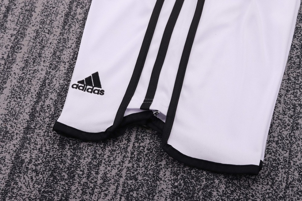 0001 season Newcastle United kids away