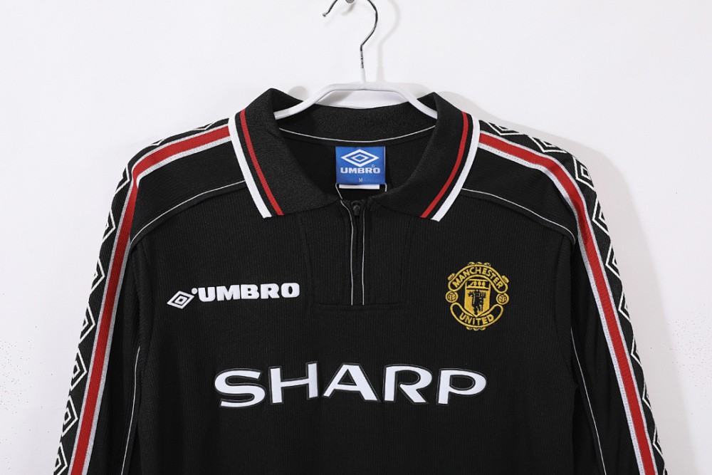 9899 season Manchester United black long sleeves Retro