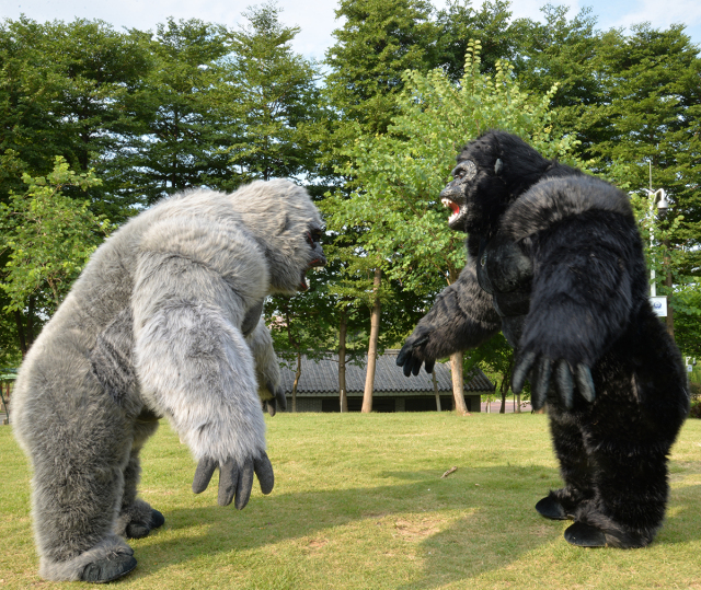MOQ 1 PCS 2.2/2.6m New Inflatable Gorilla Mascot Costume Customized king Kong Halloween Anime Carnival Mascot,Big Mascot,MOQ 1 PCS 2.2/2.6m New Inflatable Gorilla Mascot Costume Customized king Kong Halloween Anime Carnival Mascot