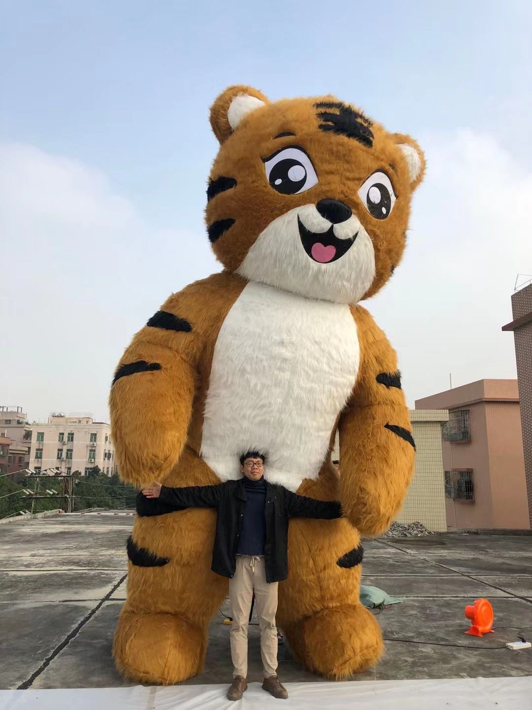 Unisex Plush Cartoon Character Anime Tiger Inflatable Mascot Costume for Adult Carnival Use