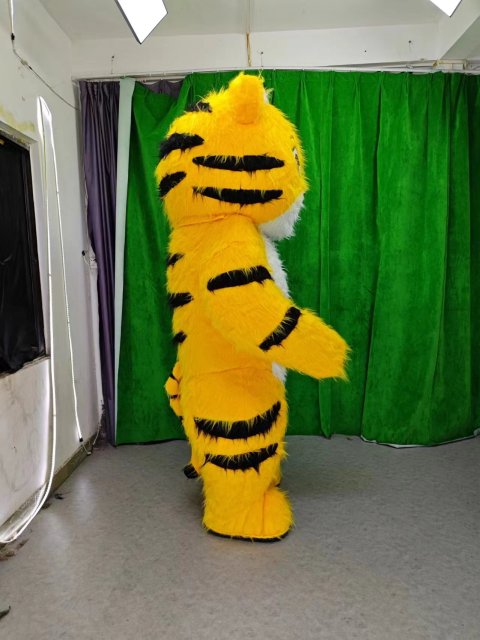 Unisex Plush Cartoon Character Anime Tiger Inflatable Mascot Costume for Adult Carnival Use