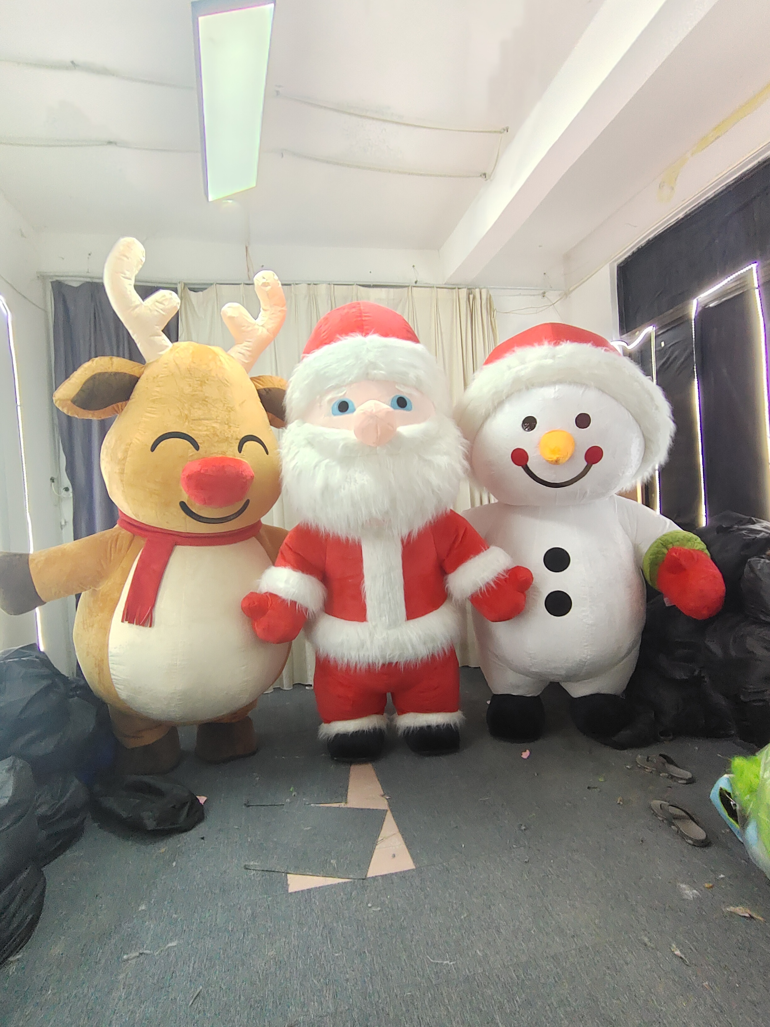 Factory Direct Christmas 2m/2.6m/3m Inflatable Santa Claus Snowman Mascot Costume for Christmas