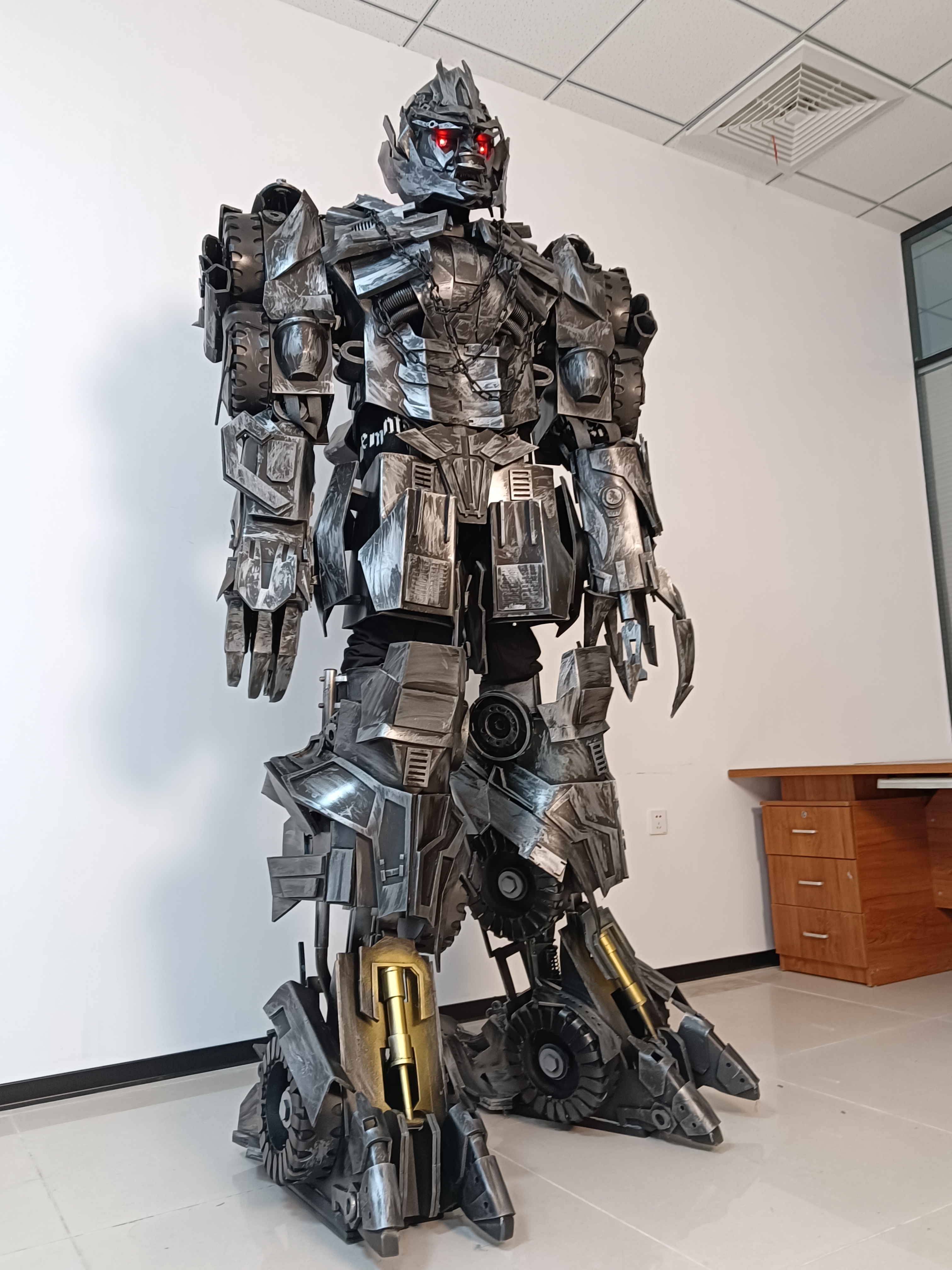 Megatron Transformers Realistic LED Animal Robot Stilt Walker Mascot Costume for Adults Unisex Halloween Party Wear Happy Sky,Big Mascot,Realistic LED Animal Robot Stilt Walker Mascot Costume for Adults Unisex Halloween Party Wear Happy Sky