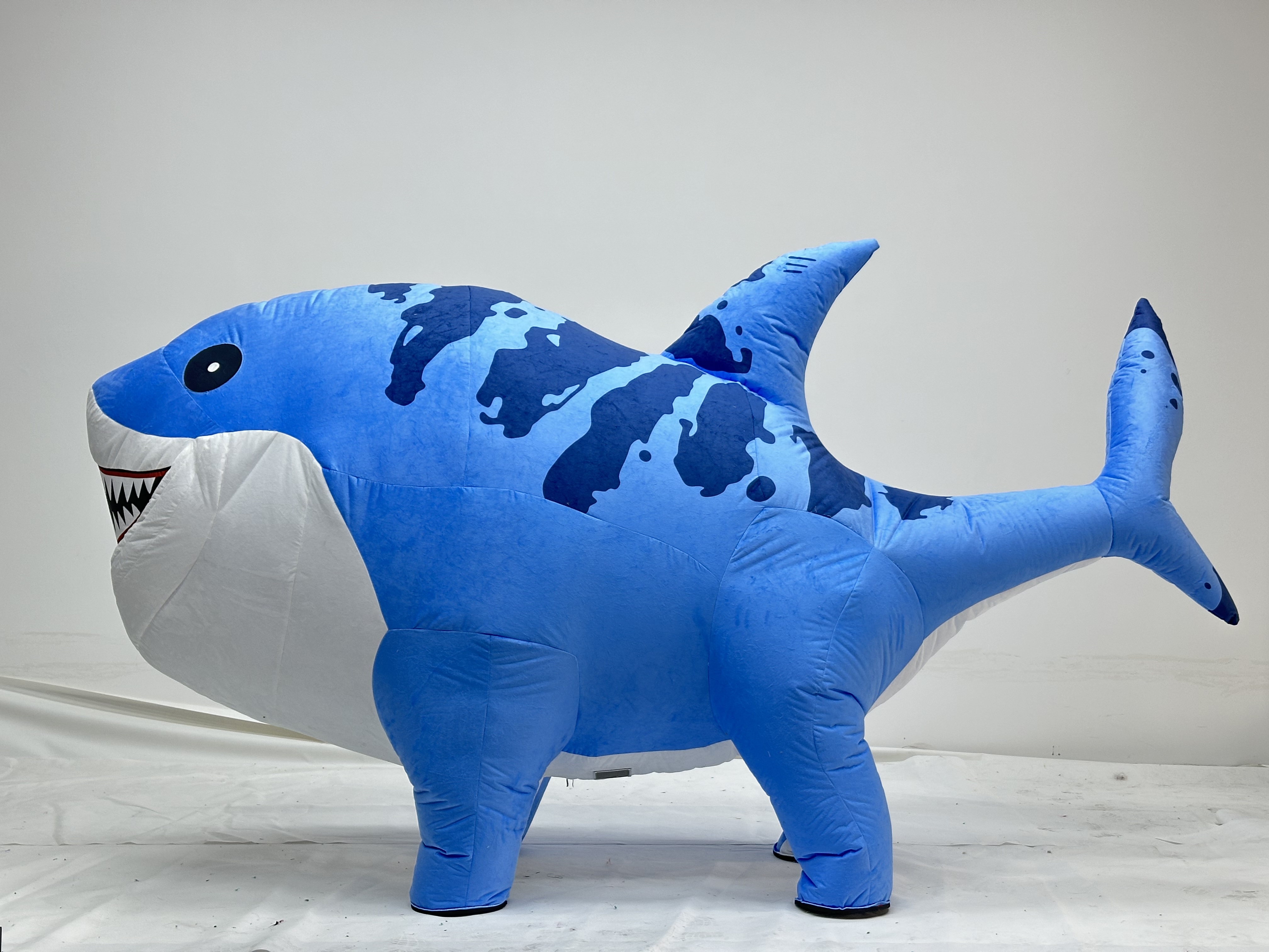 Walking Effect Adult Inflatable Shark Costume for Entertainment 2m Giant Shark Fancy Dress Costume Sale