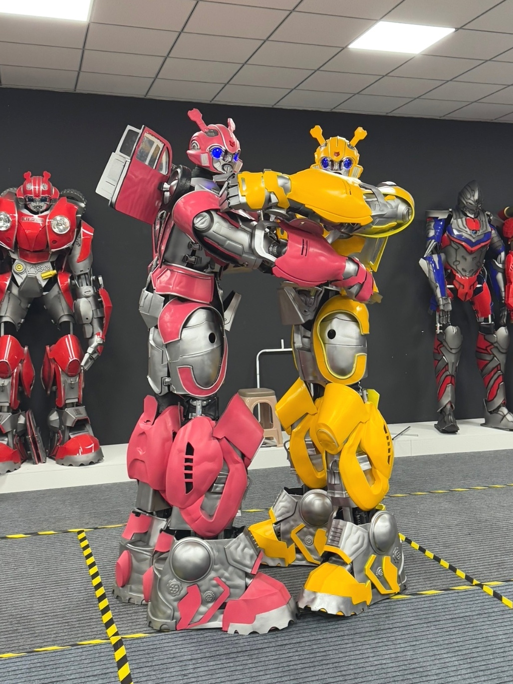Bumblebee Transformers Robot Costume Adults Unisex Easter/Halloween Party Professional Wearable Dance Mascot Cosplay,Big Mascot,High Quality LED Cartoon Animal Robot Costume Adults Unisex Easter/Halloween Party Professional Wearable Dance Mascot Cosplay