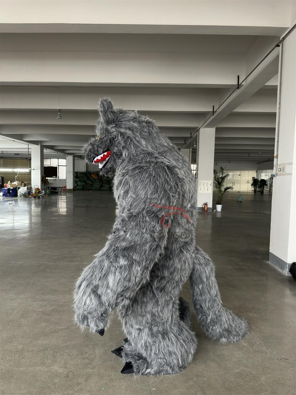 Hot Sale  Inflatable Brown Gray  Wolf Mascot Costume Realistic Wolf Cartoon Performance Costume for Sale