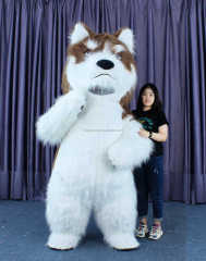 Carnival Cosplay 2m Inflatable Huskey Dog Toys Moving Cartoon Mascot Costume Unisex Plush Huskey Patrol Dog Costumes for Parade