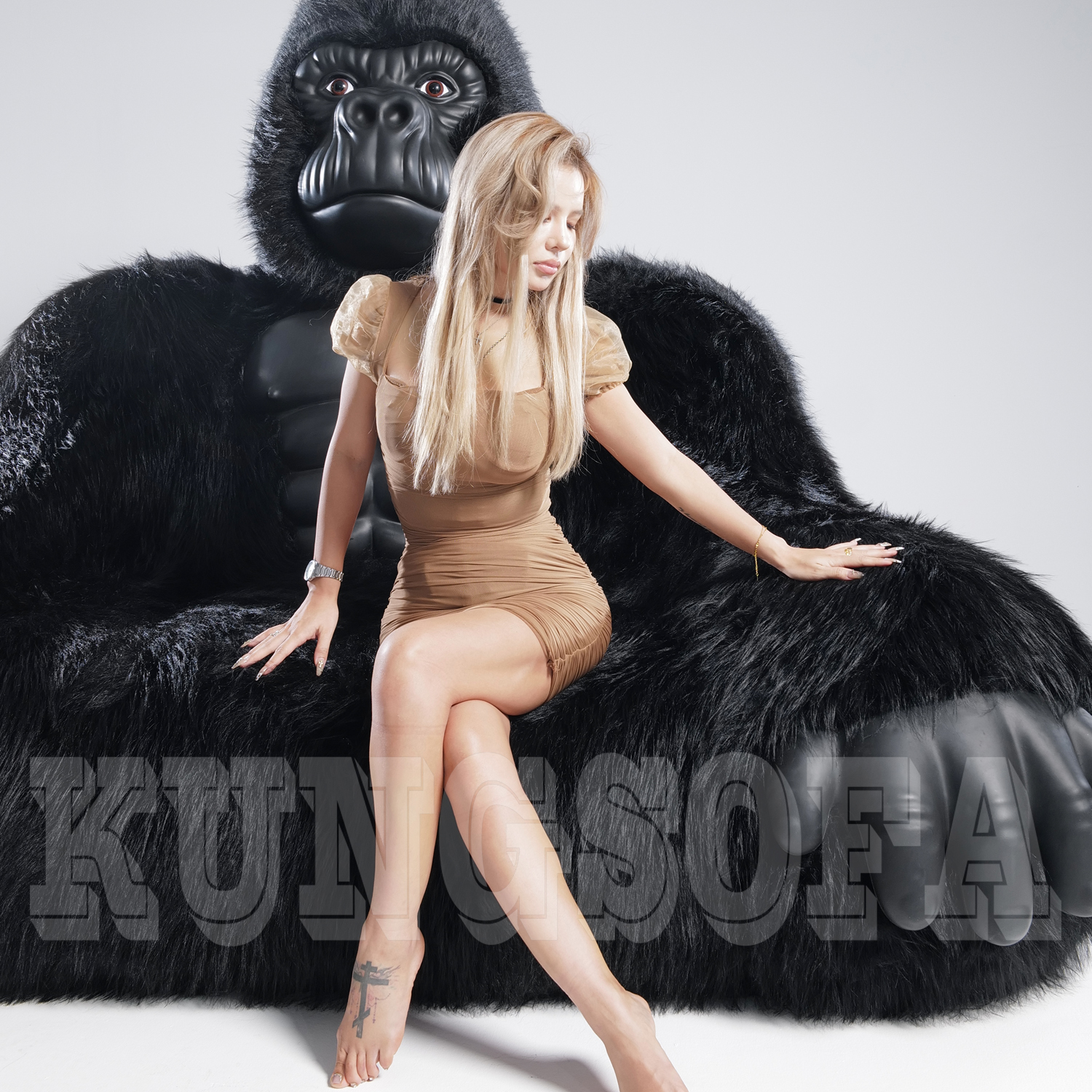 New Product Factory Giant Huge Inflatable Advertising Big Gorilla Portable Inflatable air Chairs and Sofa Couch Bed From China