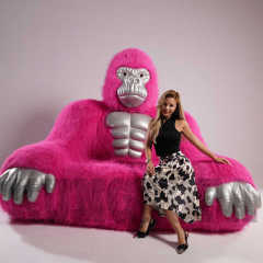 New Durable Giant Inflatable Gorilla Sofa New Gorilla Shape Sofa Internet Celebrity Gorilla Couch in Living Room