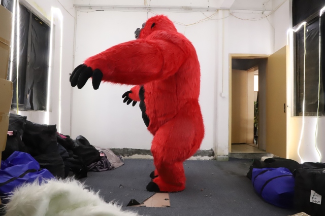New Design 2.6m Plush Walking Mascot OEM Inflatable Gorilla Mascot Costume for Sale TV & Movle Costumes