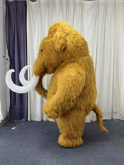 2025 Adult Inflatable Plush Mammoth Elephant Halloween Party Theme Costume for Outdoor Parades and Performances
