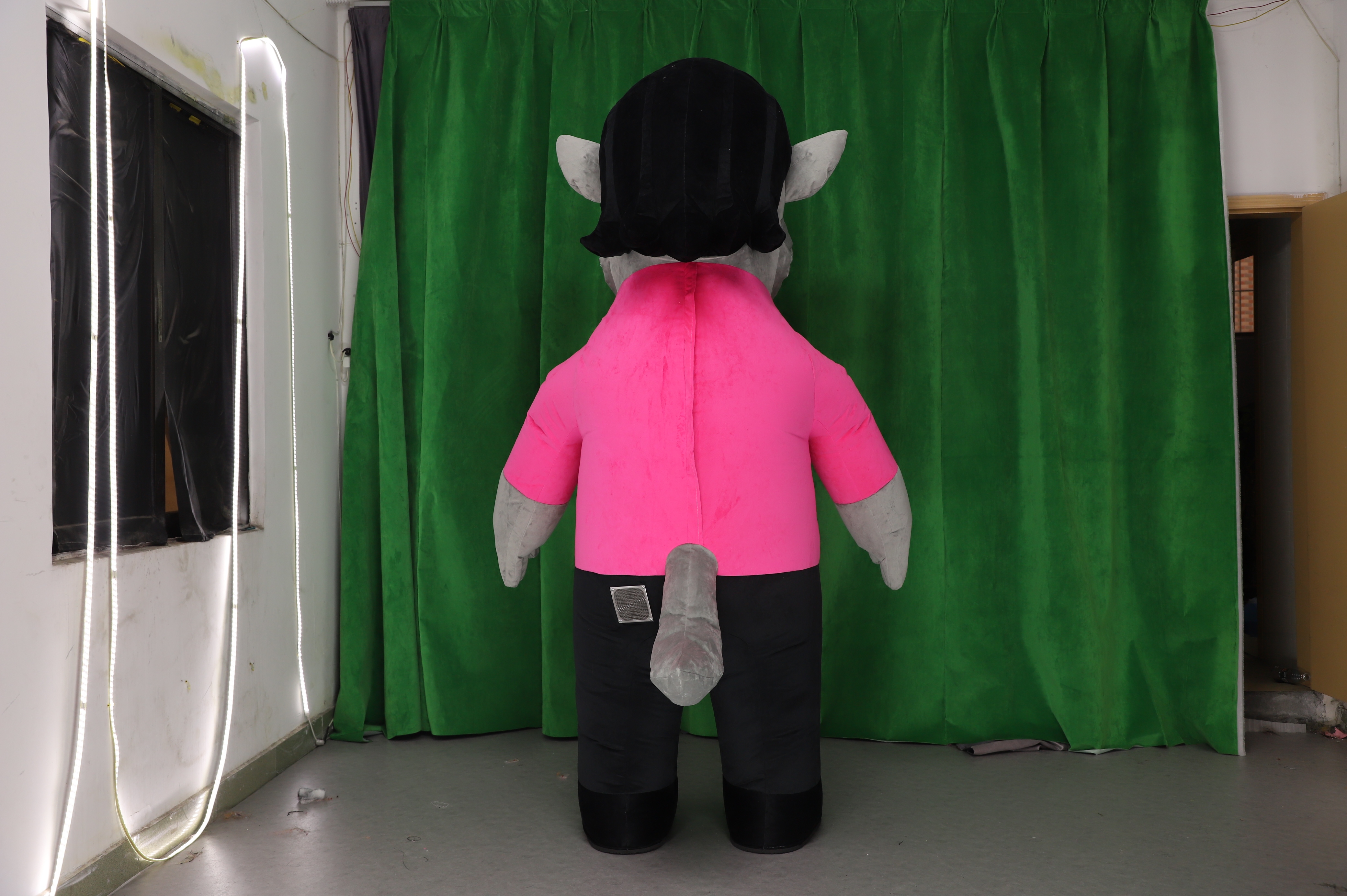 WereWolf with Clothes Mascot Costume 2m Inflated Wolf Cosplay Costume Suits for Human Fit in Games