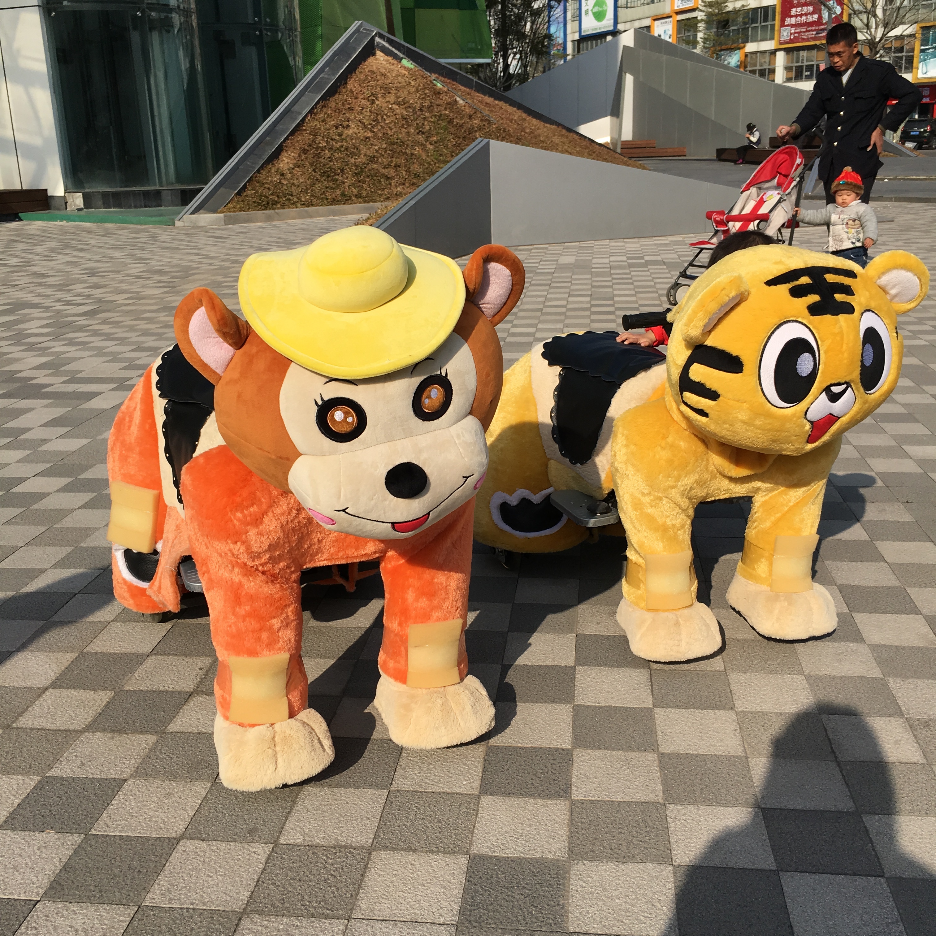Unisex Zoo Electric Coin Operated Large Bear Ride-On Toy Kid-Friendly Plush Scooter Rides Cars Coin Operated Coin Operated