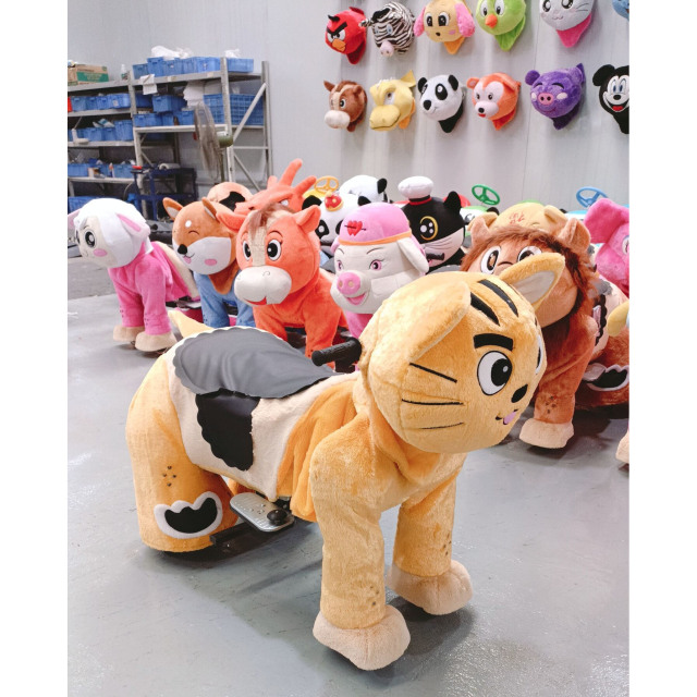 Unisex Kids Ride-On Plush Bear Animal Toy for Electric Amusement Park Token-Ran Malls and Arcades Inspired by Horse Style