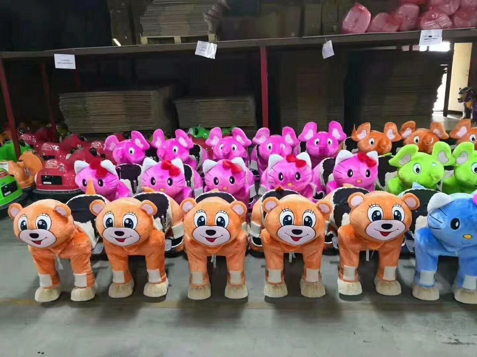 Wholesale Factory Price Kids Plush Stuffed Electric Battery Operated Ride Santa Claus Animal Ride on Wheels