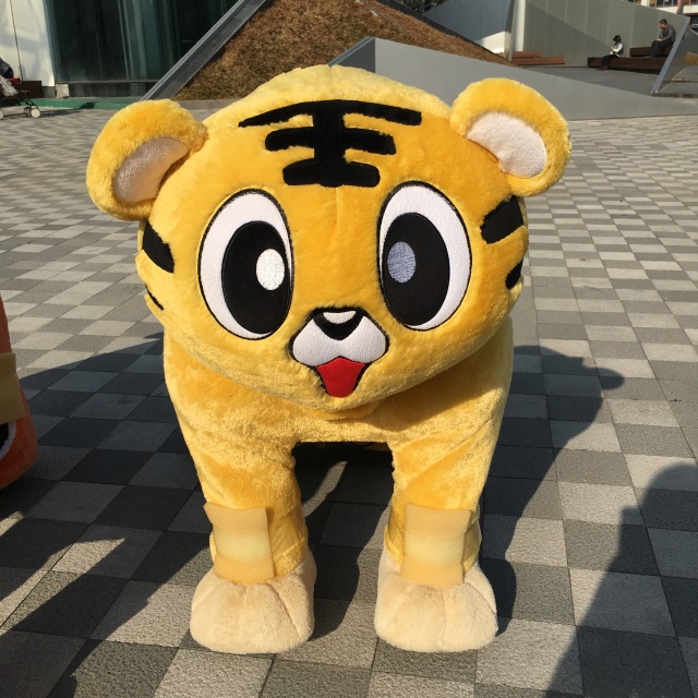 Unisex Eco-Friendly Large Stuffed Animal Toy Plush Bear Horse Design Electric Scooter for Kids Adults Ride-On Mall Entertainment